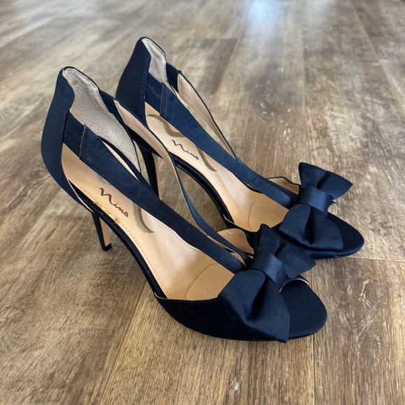 NWOT! Nina Two Strap Satin Elegant Navy Blue Bow Peep Toe Heels - Picture 10 of 11